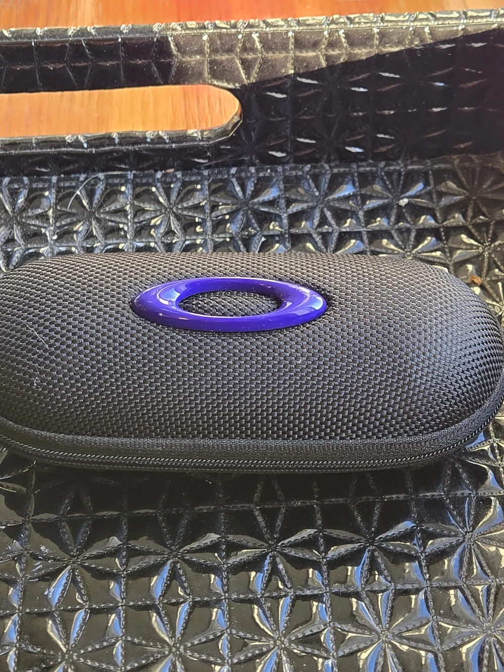 Oakley Small Carbon Fiber Style Hard Sunglasses Case – Purple Logo